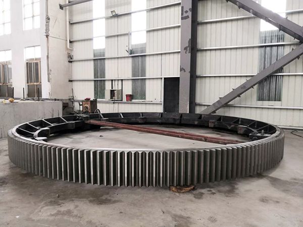 大齒輪加工廠家怎樣確定大齒輪的澆注流程呢？