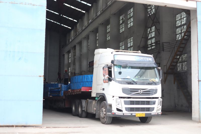 騰飛鑄鋼4套成品大齒圈、8條成品輪帶出口印尼