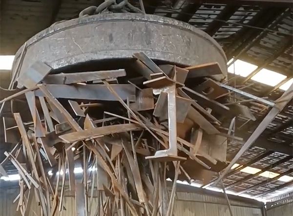 鑄鋼件加工廠家如何選擇廢鋼材質(zhì)以提高大型鑄鋼件的質(zhì)量？