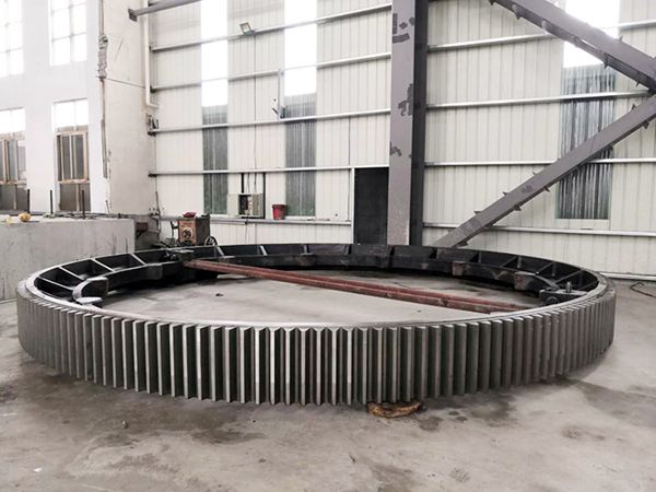 鑄鋼件加工廠家生產(chǎn)大齒輪時(shí)，哪些因素可能導(dǎo)致成品不合格？