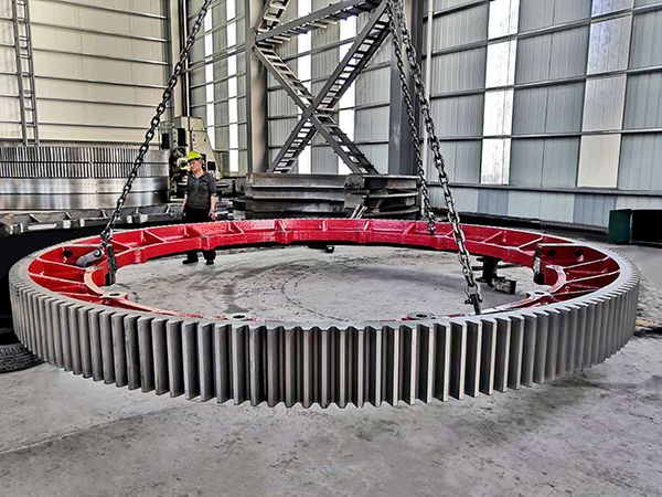 鑄鋼件廠家為了提高鑄鋼件大齒輪綜合機(jī)械行性能，是怎么調(diào)質(zhì)的？