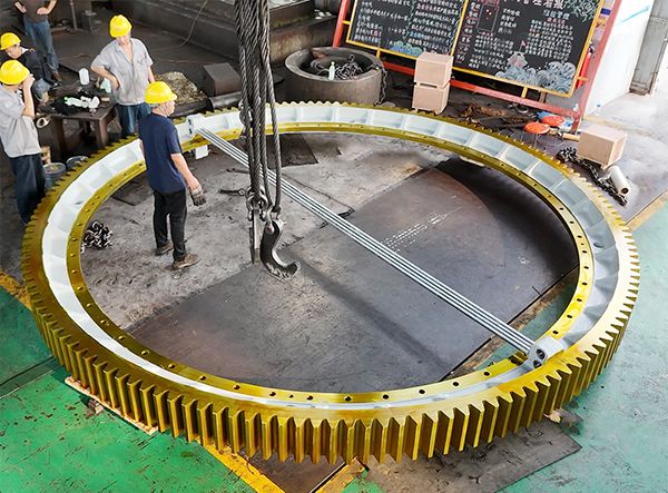 鑄鋼件廠家講解大型鑄鋼件直齒齒輪與斜齒齒輪的區(qū)別是？