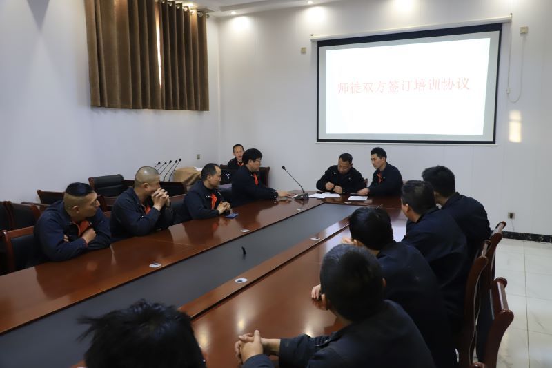 鑄鋼件生產(chǎn)廠家-騰飛鑄鋼——用“師傅帶徒弟”的方式提升員工的鑄造技術(shù)水平