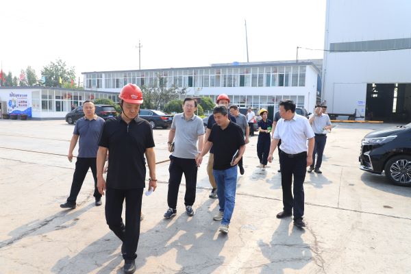 哈工大產(chǎn)學(xué)研團(tuán)隊(duì)及輝縣市市長走進(jìn)騰飛鑄鋼！