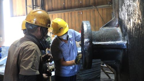 大型鑄造廠騰飛鑄鋼為您解答鑄鋼件輪轂是什么？