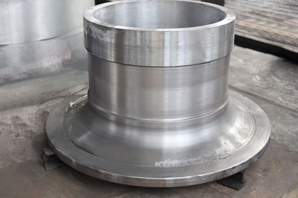 “空心”如何勝“實(shí)心”？揭秘大型中空軸的設(shè)計(jì)智慧與鑄造藝術(shù)