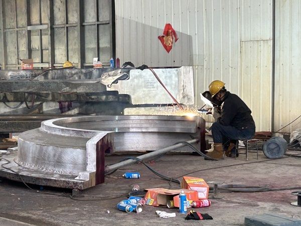 大型鑄鋼廠——騰飛鑄鋼，專于大型、復(fù)雜、高精度鑄鋼件制造