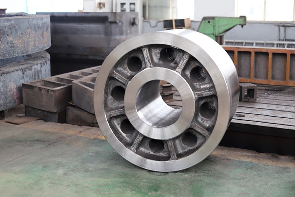 建材行業(yè)大型鑄鋼件托輪怎么選？騰飛鑄鋼為你揭秘