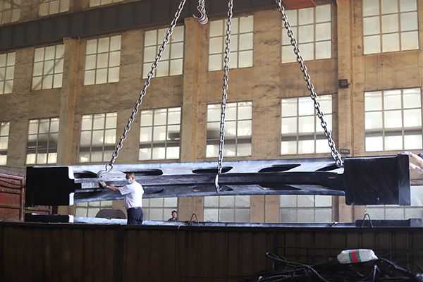 大齒輪加工廠家是如何選優(yōu)質(zhì)廢鋼鑄造質(zhì)量好的大齒輪呢？