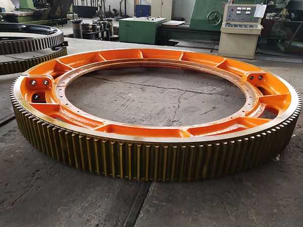 大齒輪廠家的選擇標(biāo)準(zhǔn)是？讓鑄鋼件加工廠家告訴你